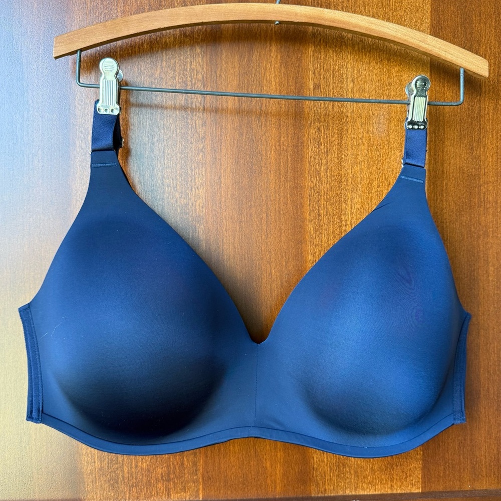Women’s Navy Soma Vanishing 360 Wireless Bra Size 42D